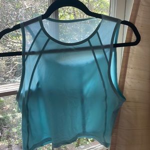 Lulu top size 4